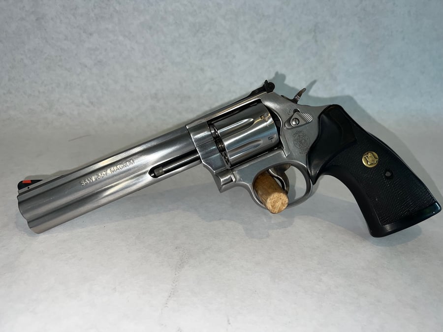 SMITH & WESSON 686-6 - 5" 7-shot "PLUS"