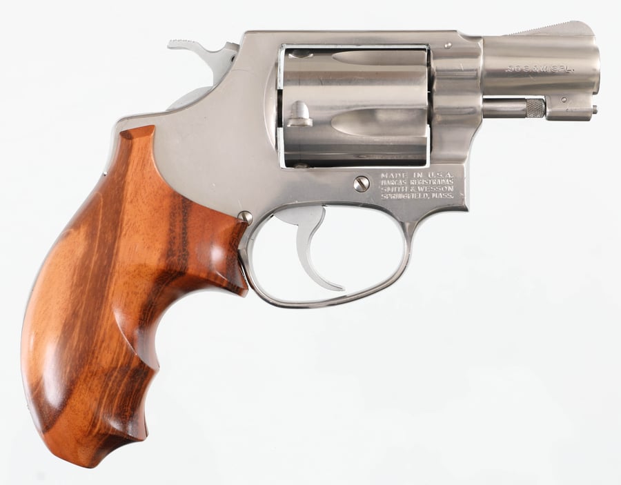 SMITH & WESSON MODEL 60 NO DASH COMBAT GRIPS